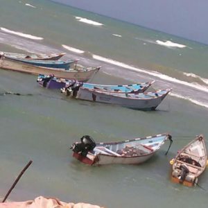 عاجل – السعوديه تعلن الحرب في المهره 20 طقم واربع مدرعات تدخل ساحل عينه وتهدد الاهالي والصيادين .!