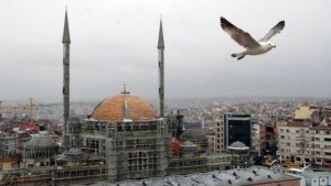 سفاح نيوزيلندا يحذر الأتراك