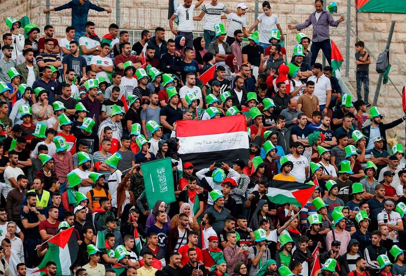 Трансляция саудовская аравия. Saudi Arabia Palestine. Saudy Football Fan Club. What is between Saudi Arabia and Africa.