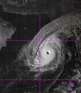 ‏‎الأرصاد اليمنية: إعصار “كيار” يتطور إلى الدرجة الرابعة ويتجه إلى سواحل المهرة وسقطرى وخليج عدن مع توقع سوء الأحوال الجوية واضطراب البحر في أعالي البحار شرق خليج عدن