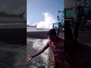 كيار يضرب سقطرى فيديو لحظة وصول الاعصار واخر الصور والفيديوهات من الجزيرة وتقارير الارصاد!