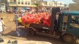 لحظة رفع الجيش اليمني خيام المتظاهرين المدفوعين من الامارات في جزيرة سقطرى