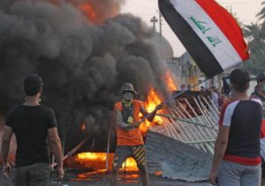 العراق – اغلاق قنوات تلفزيون محلية وعربية بسبب تغطيتها المظاهرات!!