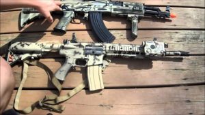 مقارنه بين “إم – 16″ و”آكا –47” تجريها صحيفة امريكية