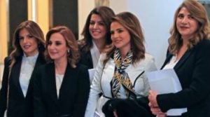 انقسام حول الحكومة الجديدة في لبنان .. والوزيرات الجديدات يخطفن الأنظار