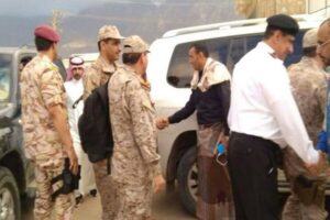 القائد السعودي في سقطرى يصرح بتصريح خطير وقيادي يمني يرد عليه (فيديو)