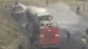 في مداخل العاصمه صنعاء شاحنة محملة مقطورة غاز كادت ان تحترق (فيديو)