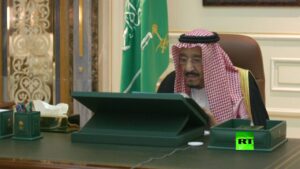 الملك سلمان يظهر بعد دخوله المستشفى لأول مره في هذا الفيديو