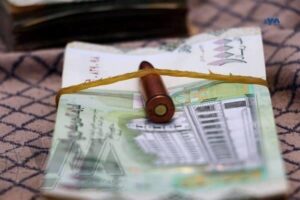 عرب نيوز.. إنهيار الريال اليمني إلى 752 يلحق ضررا أكبر من الحرب
