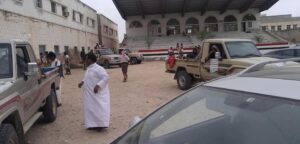 قبائل ⁧‫المهرة‬⁩ اليمنية تغلق منافذ المحافظة والساحات