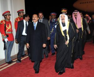 صحفي يمني ينهار مودعاً امير الكويت صباح الاحمد (فيديو)