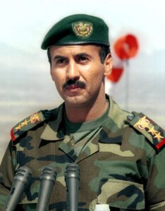 حملة الان لرفع العقوبات عن احمد علي صالح وسقطري يؤيد برد مقنع! كيف نعاقب العائلة وتركنا النظام؟