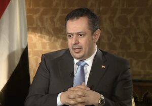 بروفيسور يجلد معين عبدالملك ويكشف عن اقوى حكومة يمنية من بين 42 حكومة!