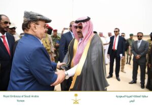 ‏ورد الان السفير السعودي ال جابر يغرد سنعيد الحكومة اليمنية لعدن وننفذ اتفاق الرياض