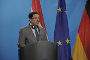 حرب عبثية في اليمن والشرعية تعترف بالحوثيين طرفاً شرعياً!