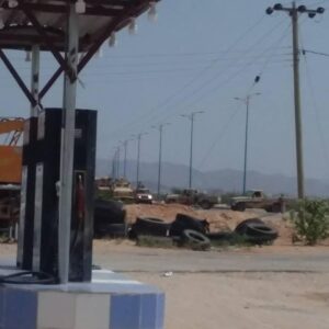 مجاميع قبليه تحاصر قوات اماراتيه في البياض متوجهه الى منشئة بلحاف الغازية – شبوة الان