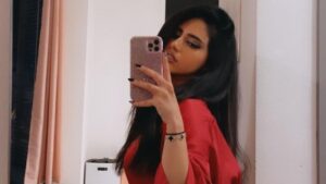بنت المملكة آش أنا أجمل امرأة سعودية والتاريخ سيذكرني (فيديو)