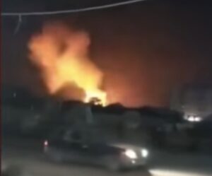 ورد الان فيديو قصف التحالف السعودي الاماراتي الإسرائيلي على مطار صنعاء