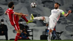 كريم بنزيما يكشف رأيه في محمد صلاح وكيف كان يساعد رونالدو في التسجيل