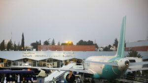 مصر تؤكد إصابة اكثر من 12 شخص في قصف يمني (الحوثيين) لمطار ابها السعودي الان وتعلن تضامنها مع السعودية