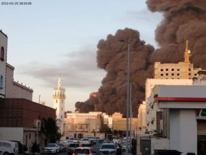لحظة احتراق ارامكو من اكثر من زاوية و الحوثيين يصدرون بيان عاجل (فيديو)