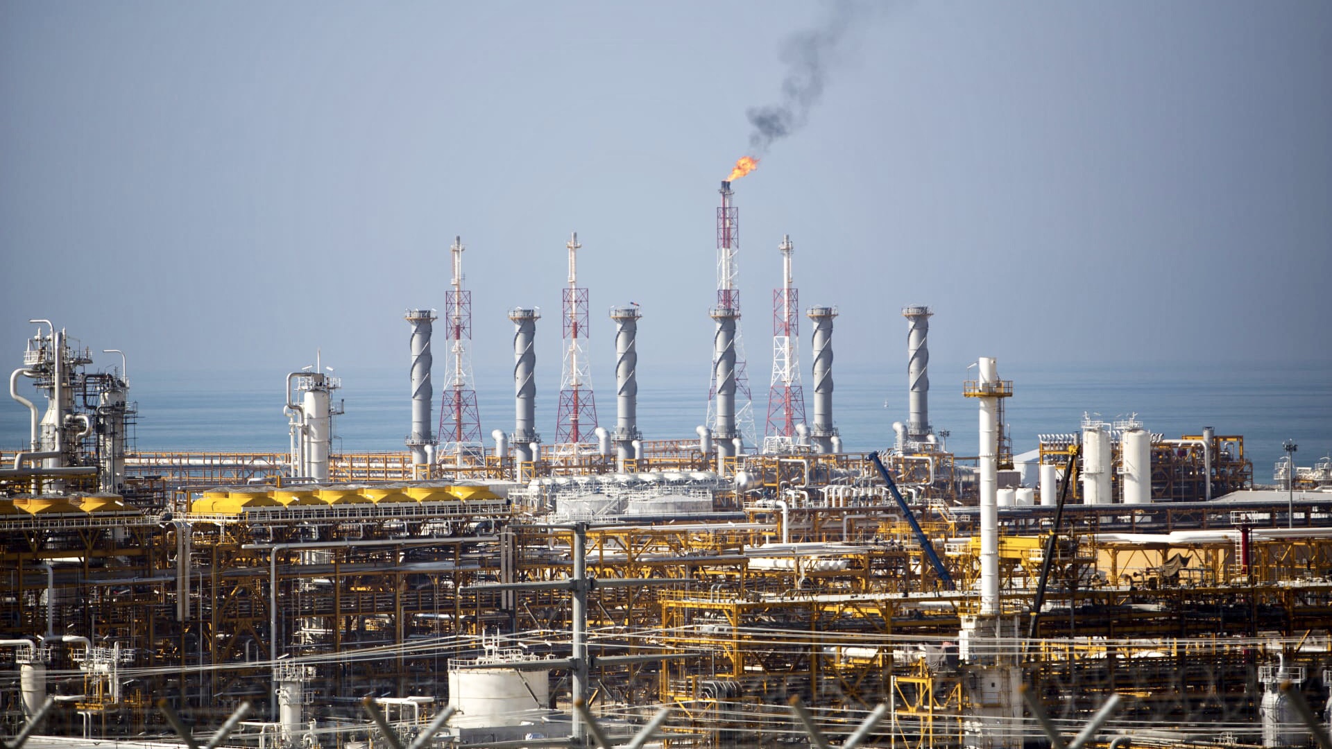 طهران تتوعد و السعودية والكويت يطوران حقل غاز رغم إدانة إيران(فيديو)