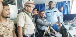 ظهور محمد البخيتي من على السفينة الإماراتية روابي التي سيطرت عليها حكومة صنعاء