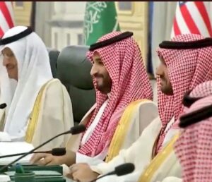 مراسلة تصرخ: الرئيس بايدن، هل السعودية لا تزال منبوذة؟ وردة فعل محمد بن سلمان! (فيديو)