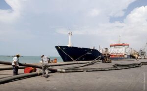 ورد الان بُشرى.. دخول 2 سفن سولار (ديزل) الى ميناء الحديدة و 2 سفن مازوت