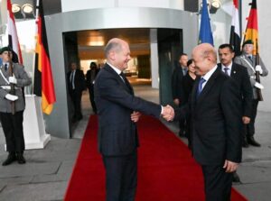 رئيس مجلس القيادة الرئاسي اليمني يُعقب على زيارة المانيا.