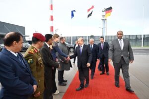 عائداً من المانيا الى نيويورك! ما هدف رئيس مجلس القيادة اليمني د. رشاد العليمي؟