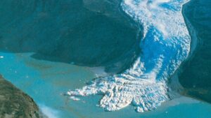 ذوبان الجليد يكشف بقايا طائرة اختفت تحت طبقات الثلج قبل ربع قرن!