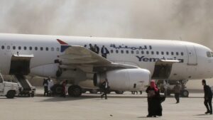 دخول سرب من الطيور في محرك طائرة اليمنية لحظة الاقلاع من عدن!