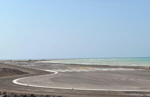 الانتهاء من مدرج مطار موكا بالكامل في المخاء-تعز اليمنيه والعميد طارق يصرح