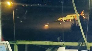 لأول مرة يتواجدن ثلاث طائرات للخطوط الجوية اليمنية بمطار صنعاء منذ بدء الحرب(فيديو)