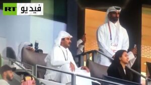 الكايمرة ترصد ردة فعل أمير قطر عند إهدار السعودية ركلة الجزاء (فيديو)