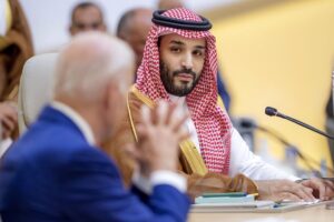 السعودية تزيد انتاج النفط خلال شهر بما قيمته 11.4 مليار دولار! تقرير؟