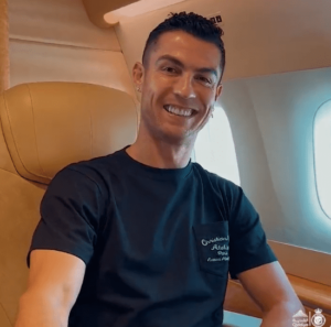 حفل استقبال رونالدو في نادي النصر (فيديو)