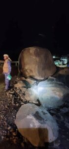 انهيار صخري كبير في خط الحديدة صنعاء (صور)