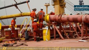 بشرى لدول البحر الاحمر تم نقل 223 الف برميل من صافر لسفينة اليمن (فيديو)
