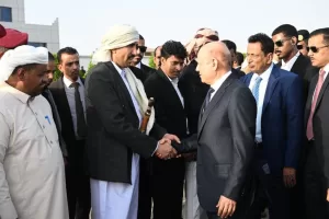 لقاء لا يرغب به الحريزي! مستجدات زيارة الرئيس رشاد العليمي الى المهره (صور)