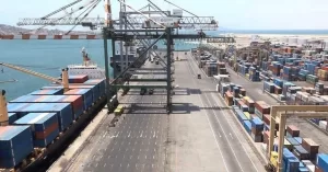 بمرتزقة الانتقالي الاماراتية وحكومة الفساد السعودية ميناء عدن يترقب كارثه