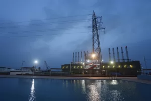 بكيبل خليجي 20 الانتقالي يوقع مع سفينة لتوليد كهرباء عدن‬⁩ وخبير حضرمي يكشف ما خُفي