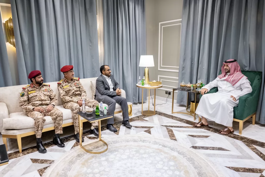 خالد بن سلمان يكشف تفاصيل لقائه الأول مع الحوثي في مفاوضات الرياض وصنعاء