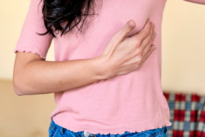 إشارات تحذيرية مهمة عن سرطان الثدي تغفل عنها الكثير من النساء