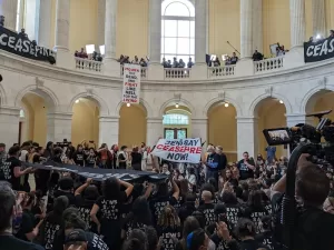 الولايات المتحدة: مستجدات اقتحام يهود للكونغرس تنديداً بما يجري في غزه (فيديو)