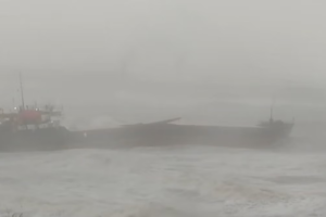 كارثة بحرية: وفاة بحار وفقدان 11 آخرين في غرق سفينة تركية