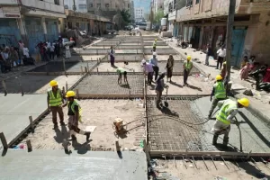 صيانة الشوارع في تعز: جهود مستمرة لتحسين البنية التحتية في المدينة المنكوبة