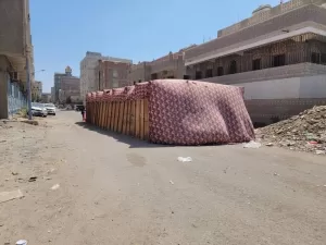 نصب خيمة تحكيم امام منزل والد حنين البكري في شارع الكثيري بالمنصورة عدن – القصة كاملة فيديو