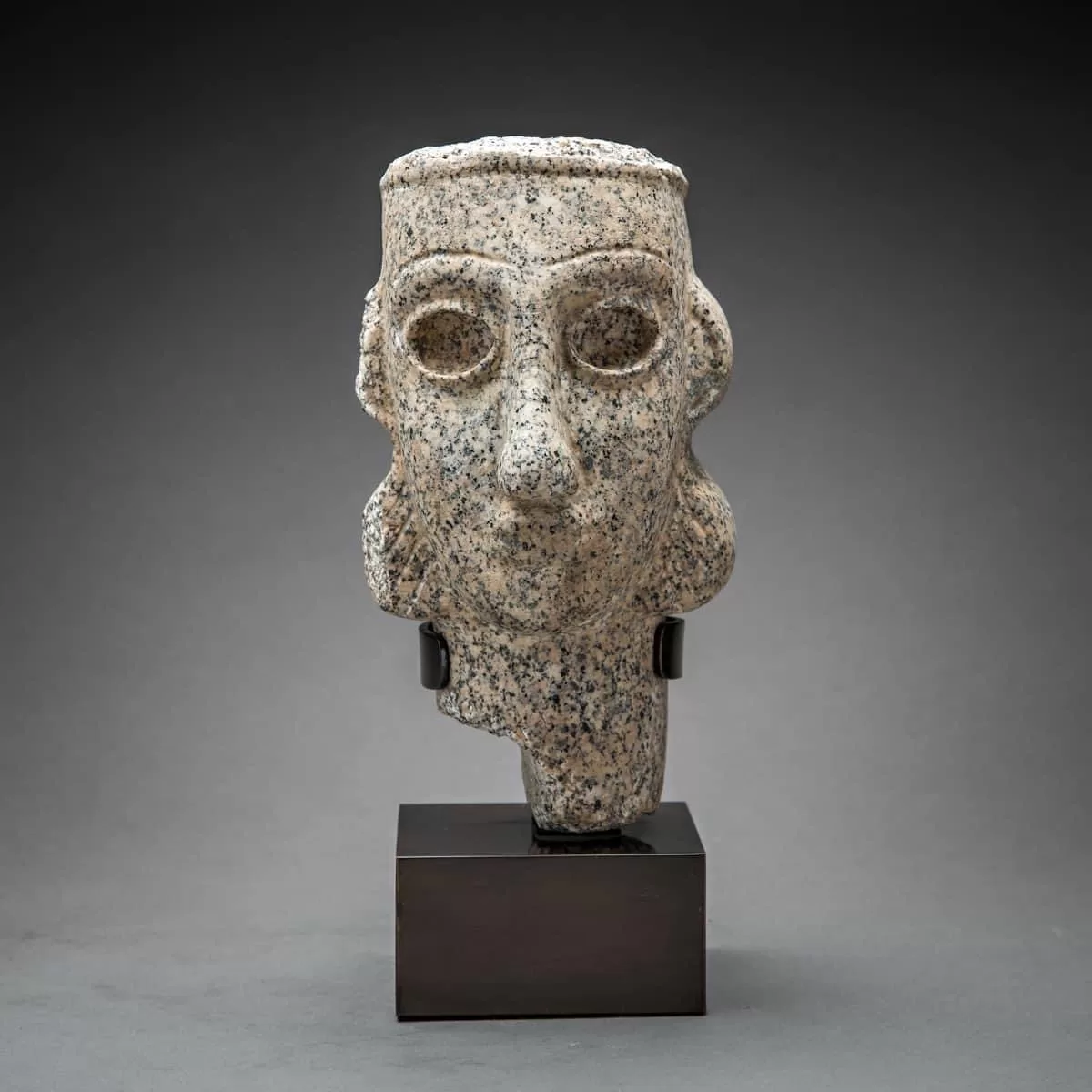 قصة رأس جرانيت من الرخام القرن السادس قبل الميلاد – كنوز اليمن تضيع